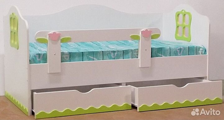 Детская кровать Для детейот двух лет с аппликацией