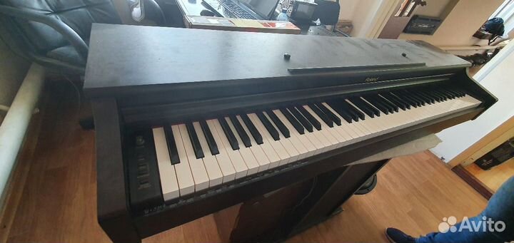 Продам цифровое пианино Roland HP201 бу без ножек