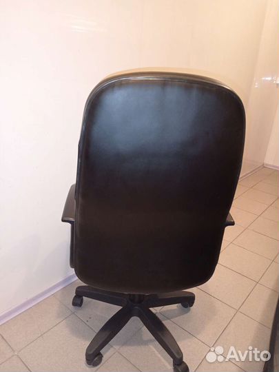 Компьютерное кресло руководителя офисное