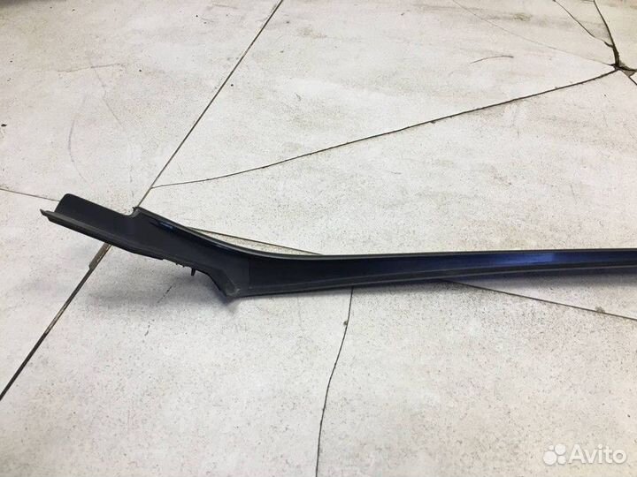 Молдинг лобового стекла левый Toyota Highlander