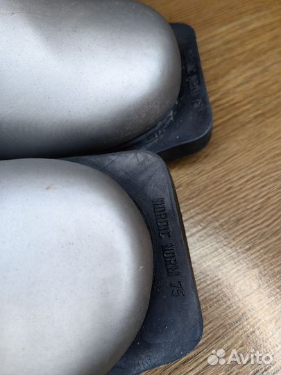 Лыжные ботинки и коньки