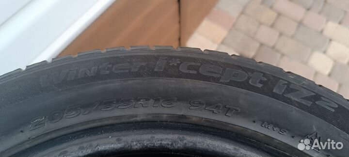 Hankook Winter I'Cept IZ2 205/55 R16 94T