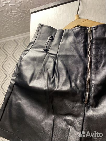 Кожаные шорты