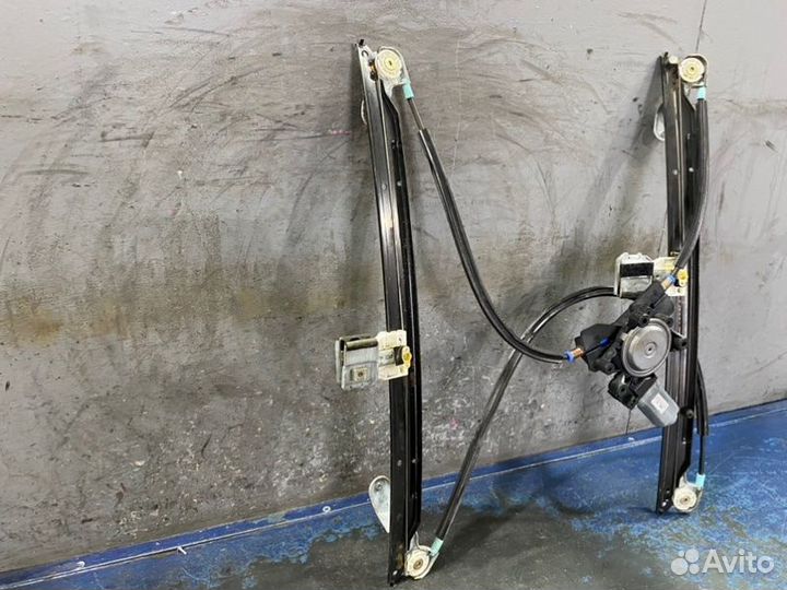 Стеклоподъемник передний правый Chrysler Voyager 4