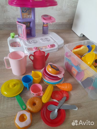 Детская плита и посуда