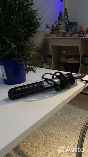 Выпрямитель для волос новый