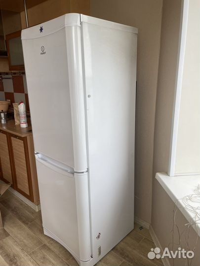 Холодильник бу indesit