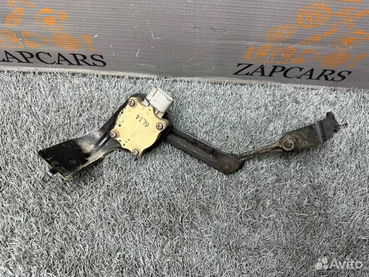 Датчик положения кузова с тягой передний Mazda