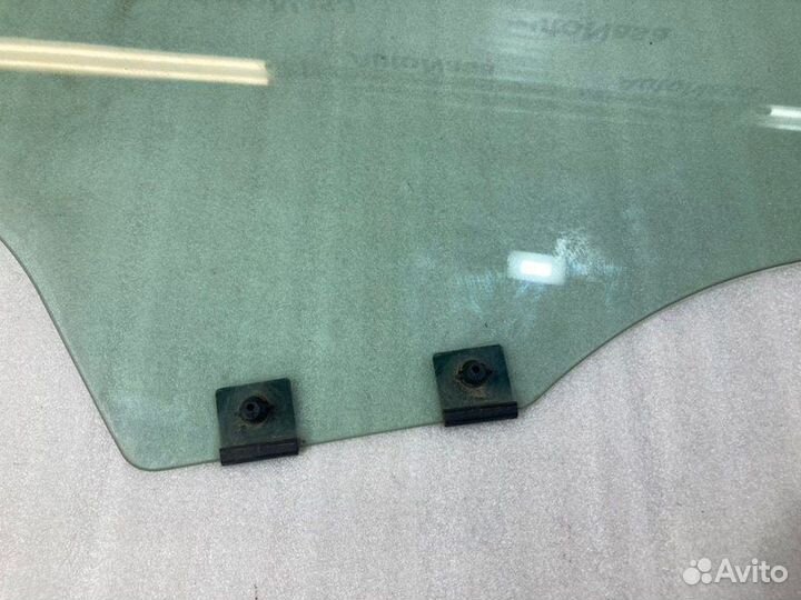 Стекло двери переднее правое Renault Logan седан