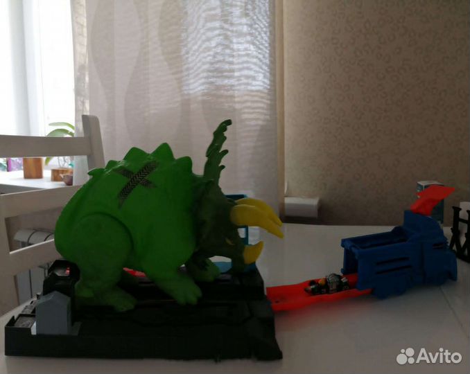 Хотвилс трек Трицератопс