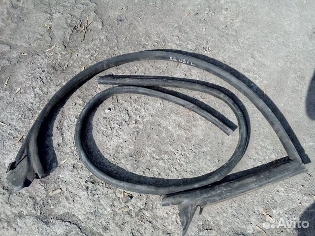 Уплотнительная резинка передняя левая Audi A5 купе