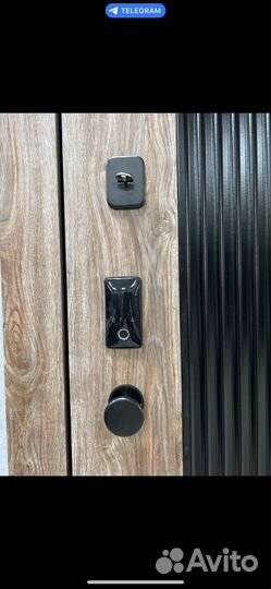 Дверь с отпечатком