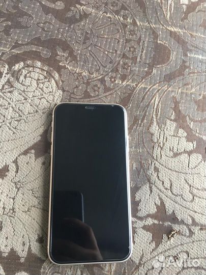 Телефон iPhone 11