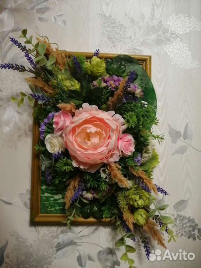 Картина из искуственных цветов