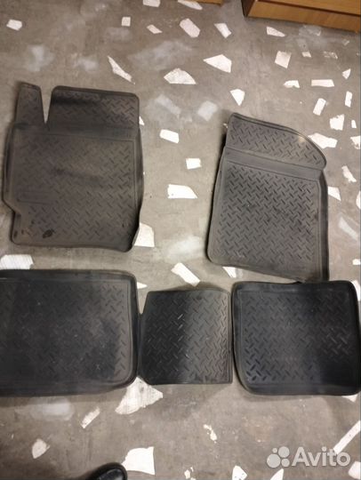 Автомобильные коврики резиновые бу