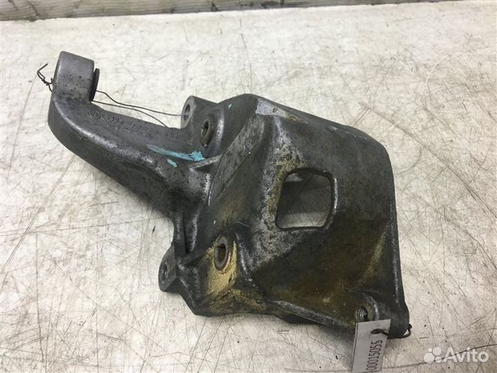 Кронштейн гидроусилителя Volkswagen Passat B4