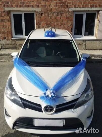 Свадебное украшение на машину