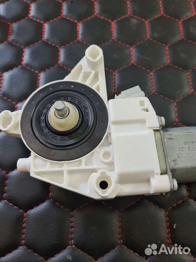 Мотор стеклоподъемника задний Mercedes ML166