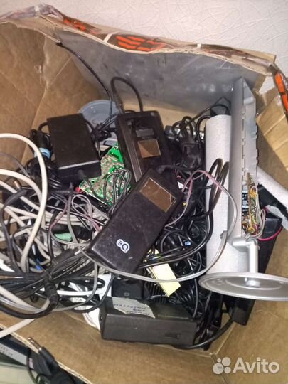 Неисправные аксессуары (бутафор, клавы, мыши, уши)