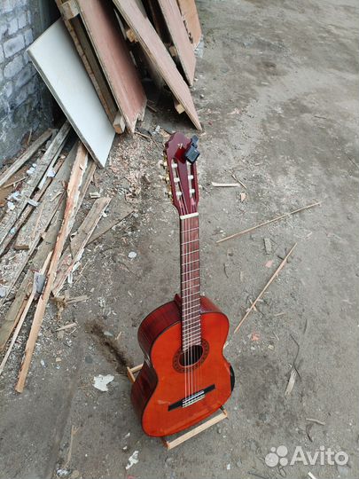 Классическая гитара Valencia