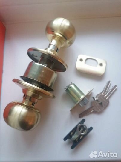 Замок дверной