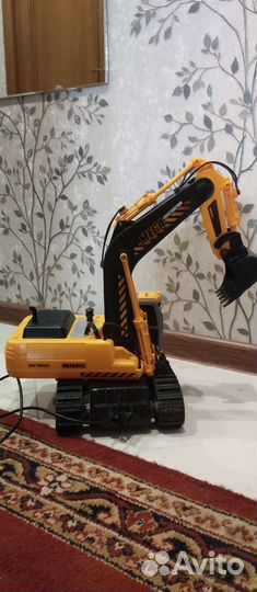 Экскаватор игрушка