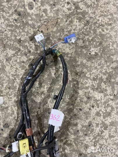 Проводка двери передняя toyota land cruiser 200