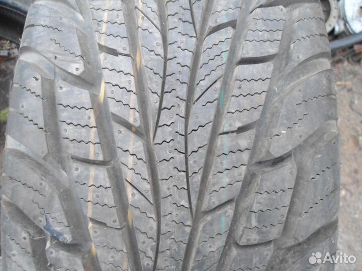 Maxxis Victra SUV M+S 235/70 R16