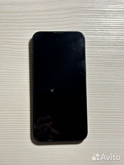 Телефон iPhone 13