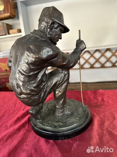 Статуэтка гольфист