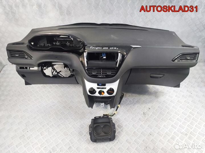 Торпедо в сборе Peugeot 208 9672829980