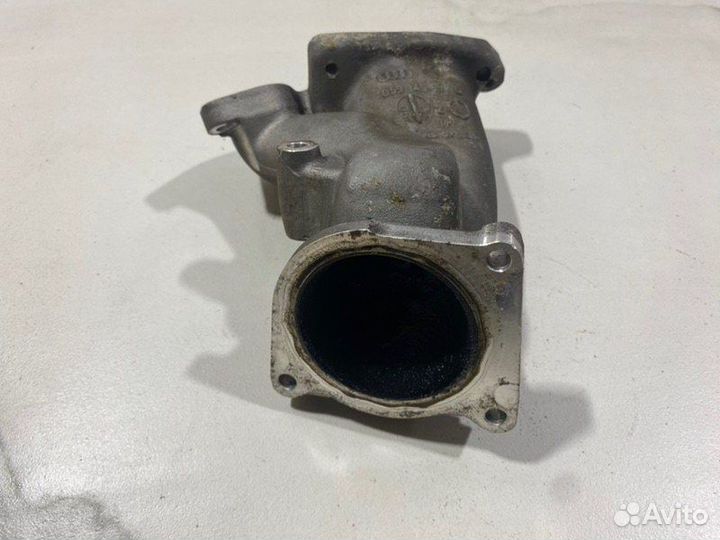 Патрубок впускного коллектора Volkswagen Touareg