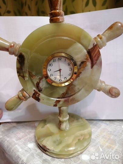 Продам часы из оникса