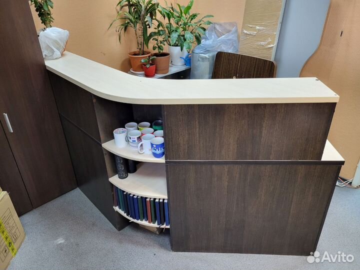 Стойка ресепшн