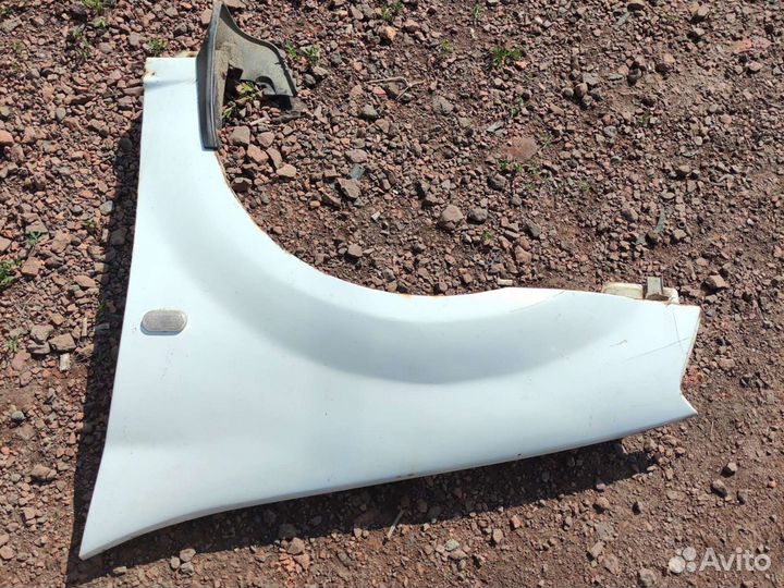 Крыло левое Renault Logan 1