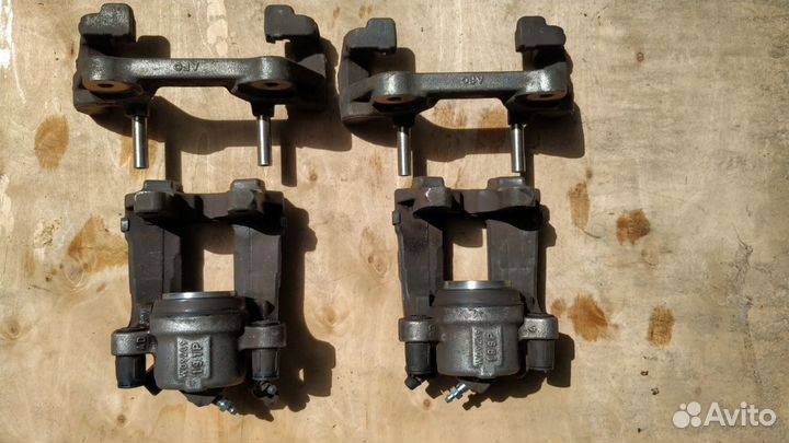 Тормозные суппорта BMW под диск 330 мм передние