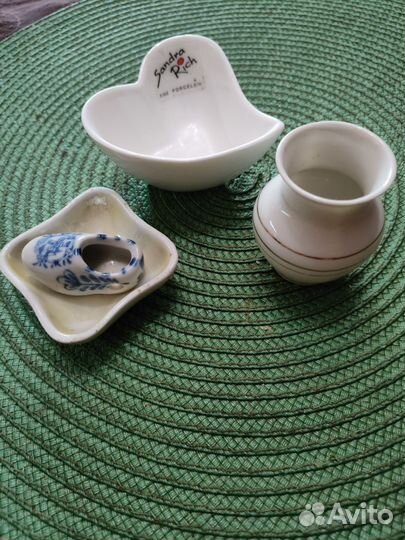 Предметы из фарфора, сосуды с плодами в интерьер