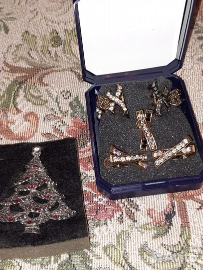 Заколки набором и брошь со стразами Италия