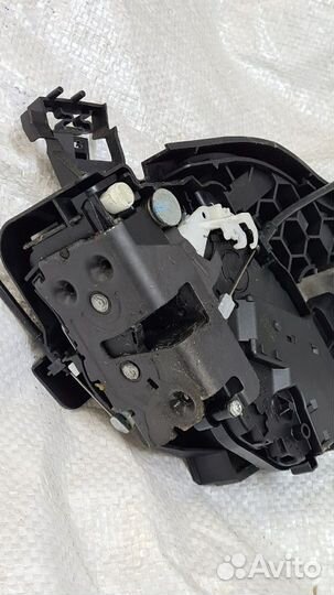 Замок двери задней левой Вольво V-50