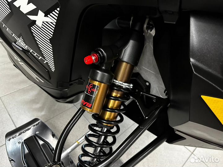 BRP lynx xterrain RE 3700 850 E-TEC 64 MM AR ES