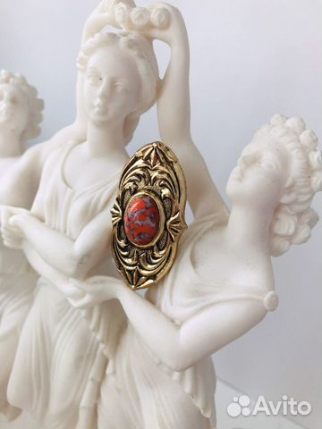 Ретро-брошь