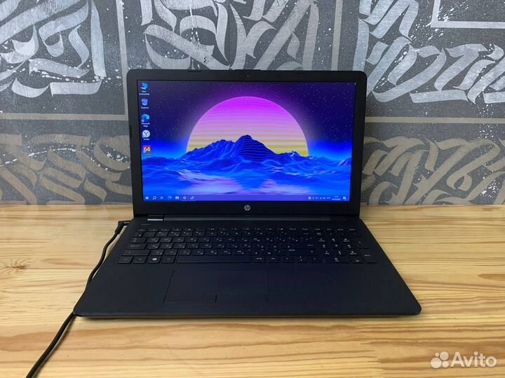 Тонкий легкий ноутбук HP на SSD