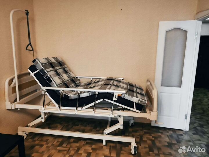 Медицинская кровать