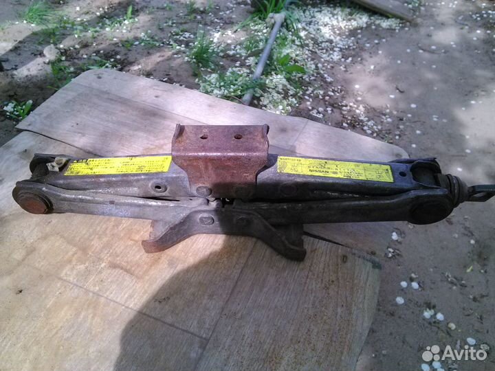 Домкрат японский nissan