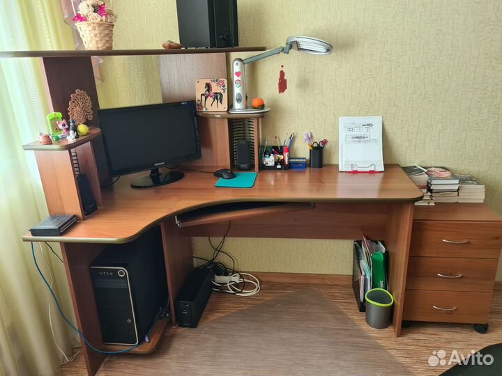 Продам компьютерный стол