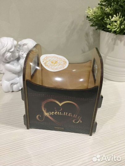 Подарочная коробка