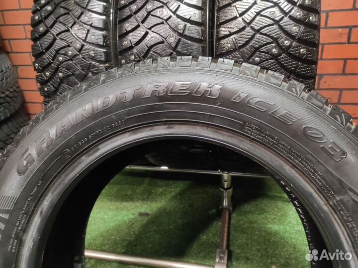 Dunlop GrandTrek Ice 03 215/60 R17 100T