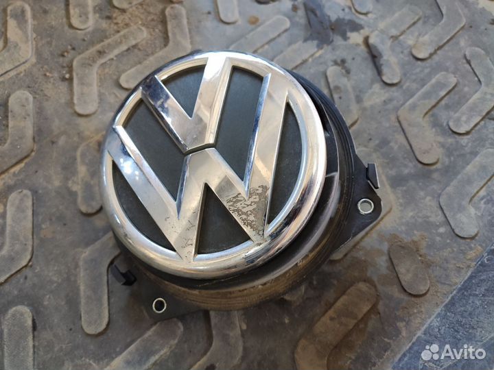 Ручка крышки багажника Фольксваген Гольф 6 Пассат