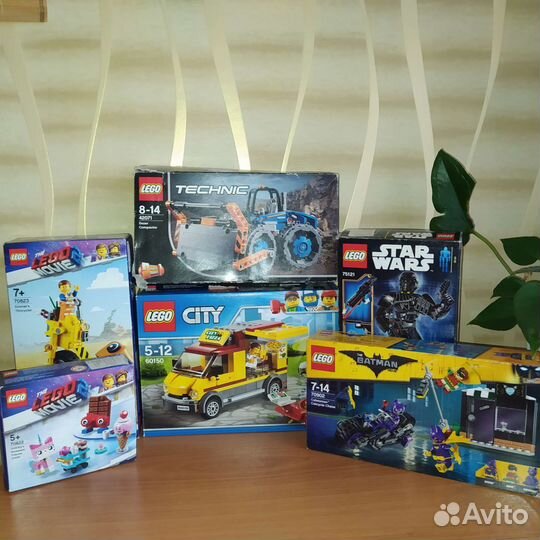 Лего несколько наборов в коробках