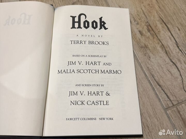 Крюк Терри Брукса, на Английском языке